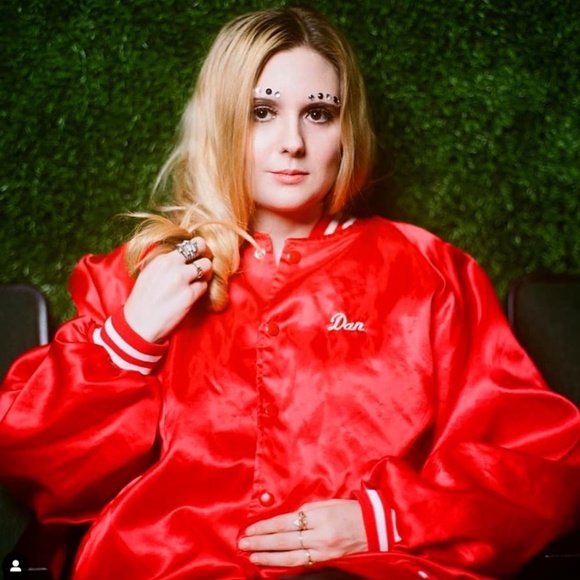 Meet Your Posher, Jennifer - Picture 3 of 9